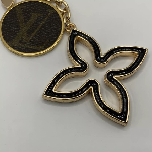 LV Louis Vuitton Bag Charm Key Holder Flower Shape & Round Monogram LV Logo - Picture 2 of 12